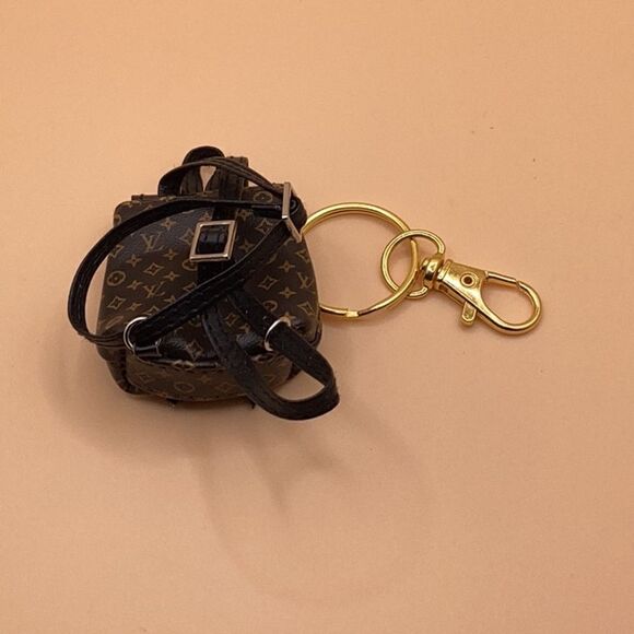 Fashion Brown LV backpack PU leather mini keychain. - Picture 2 of 2